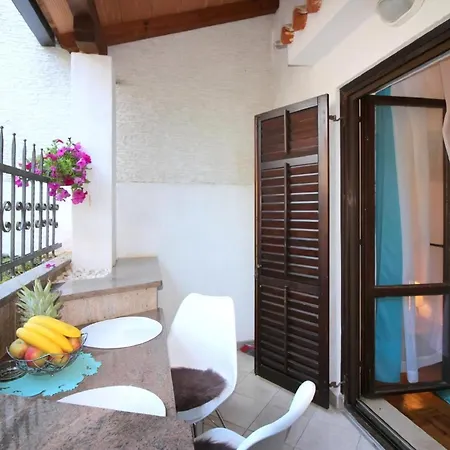 Vista 1 Fuer 2 Personen Mit Garten Und Grill * Poreč