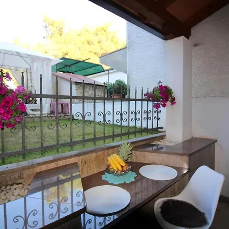Vista 1 Fuer 2 Personen Mit Garten Und Grill