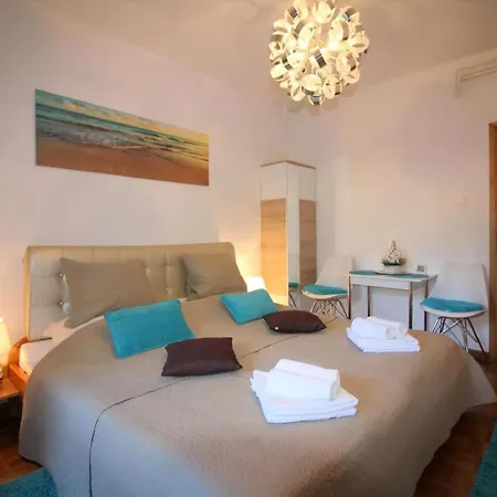 Vista 1 Fuer 2 Personen Mit Garten Und Grill * Poreč