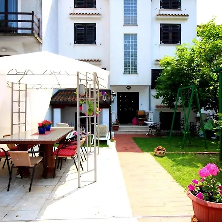 Vista 1 Fuer 2 Personen Mit Garten Und Grill Apartment *