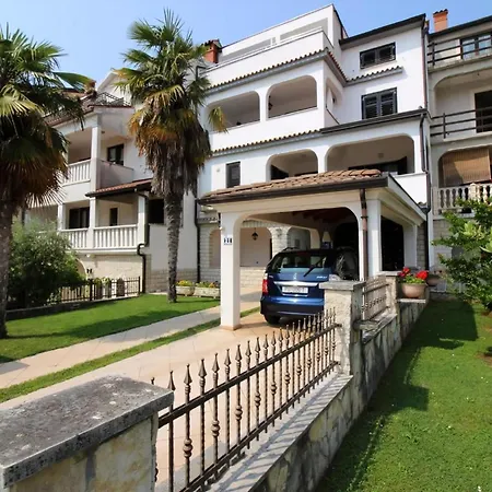 Vista 1 Fuer 2 Personen Mit Garten Und Grill * Porec
